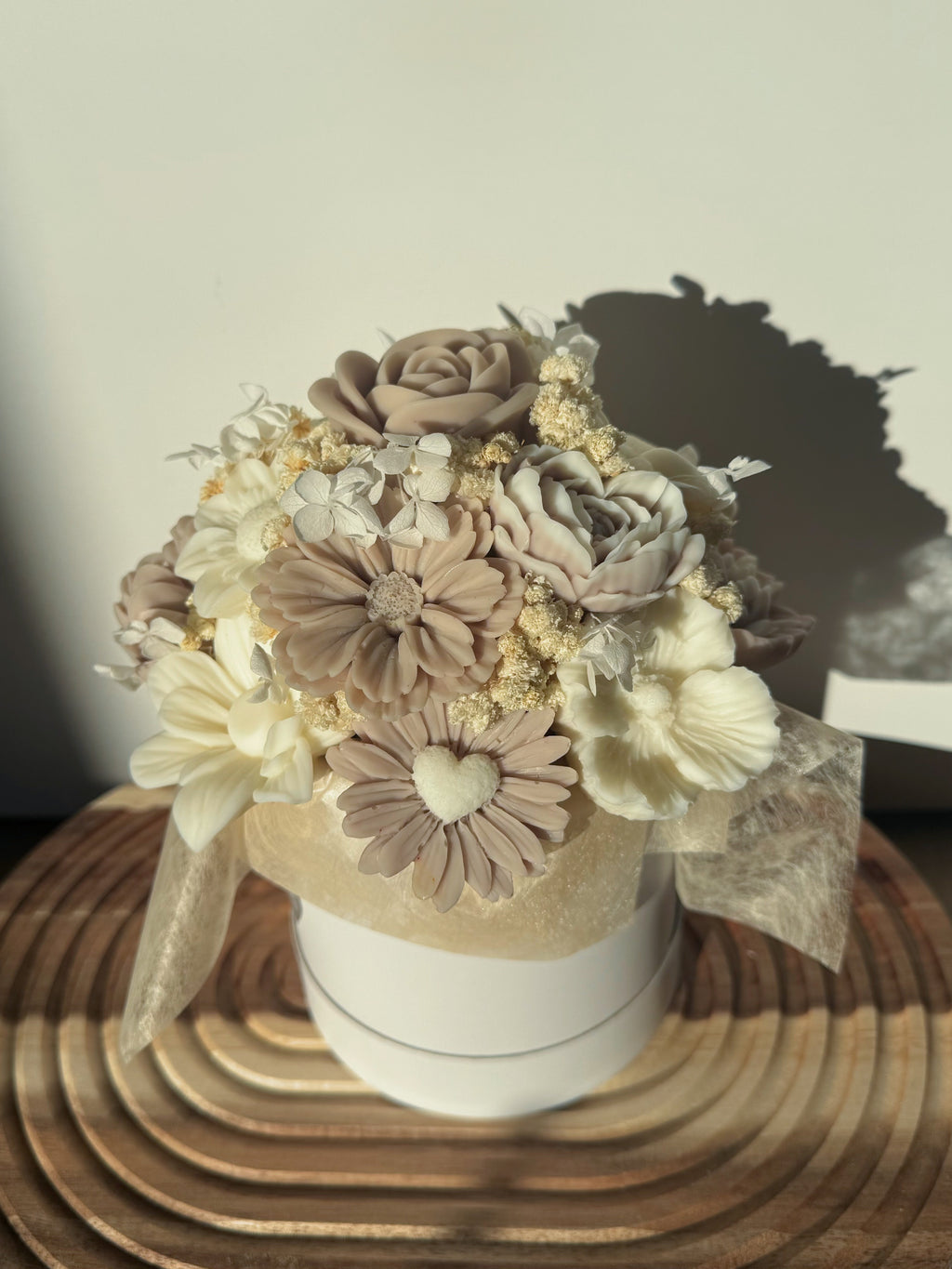 Wachsblumenstrauß „Leni“ - creme/taupe