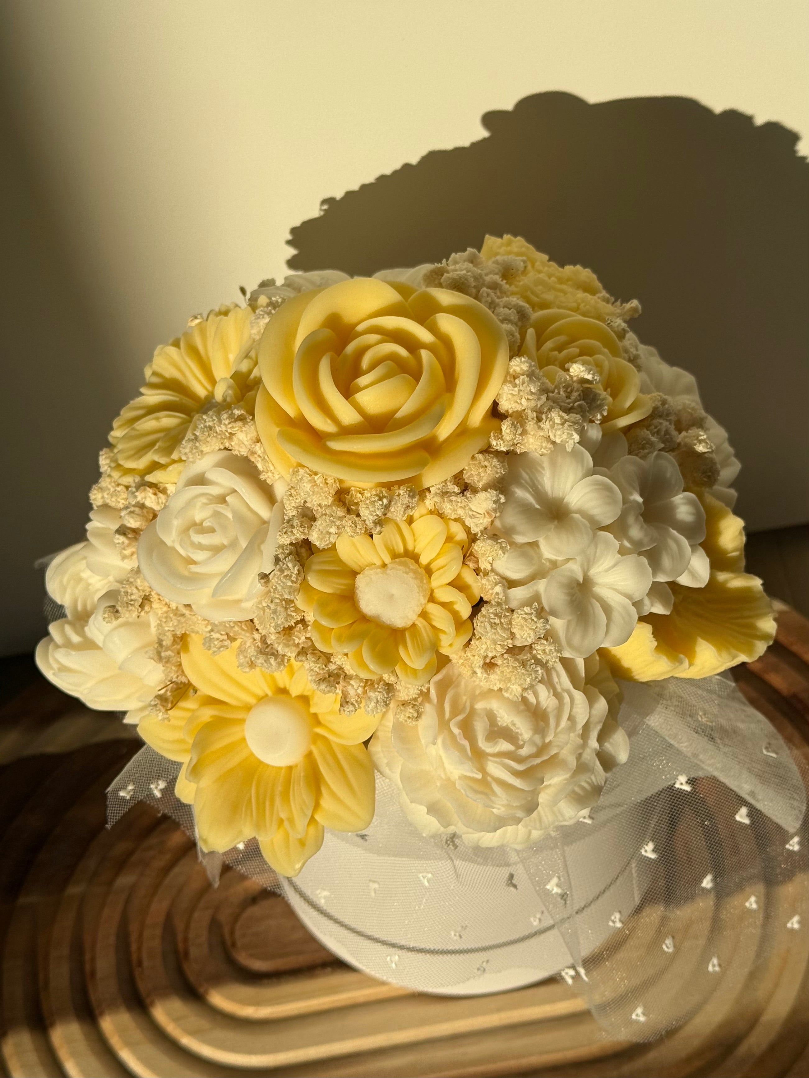 Wachsblumenstrauß „Butter Bloom“