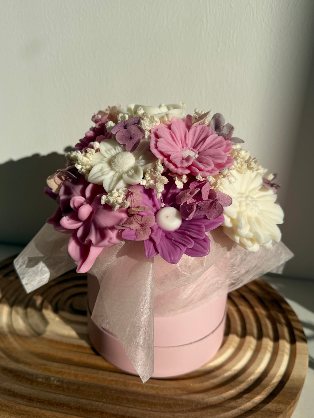 Wachsblumenstrauß „Berry Bloom“
