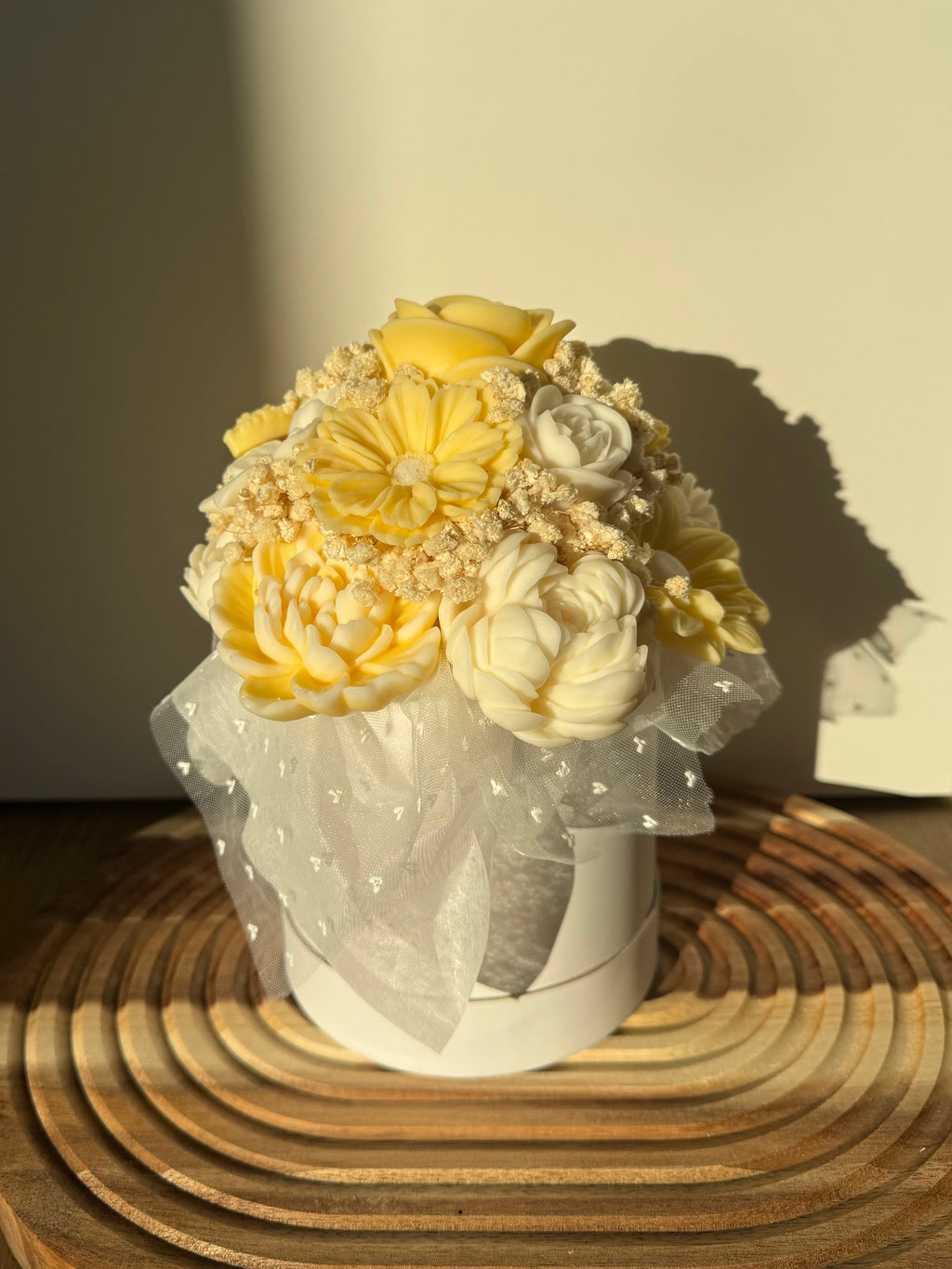 Wachsblumenstrauß „Butter Bloom“