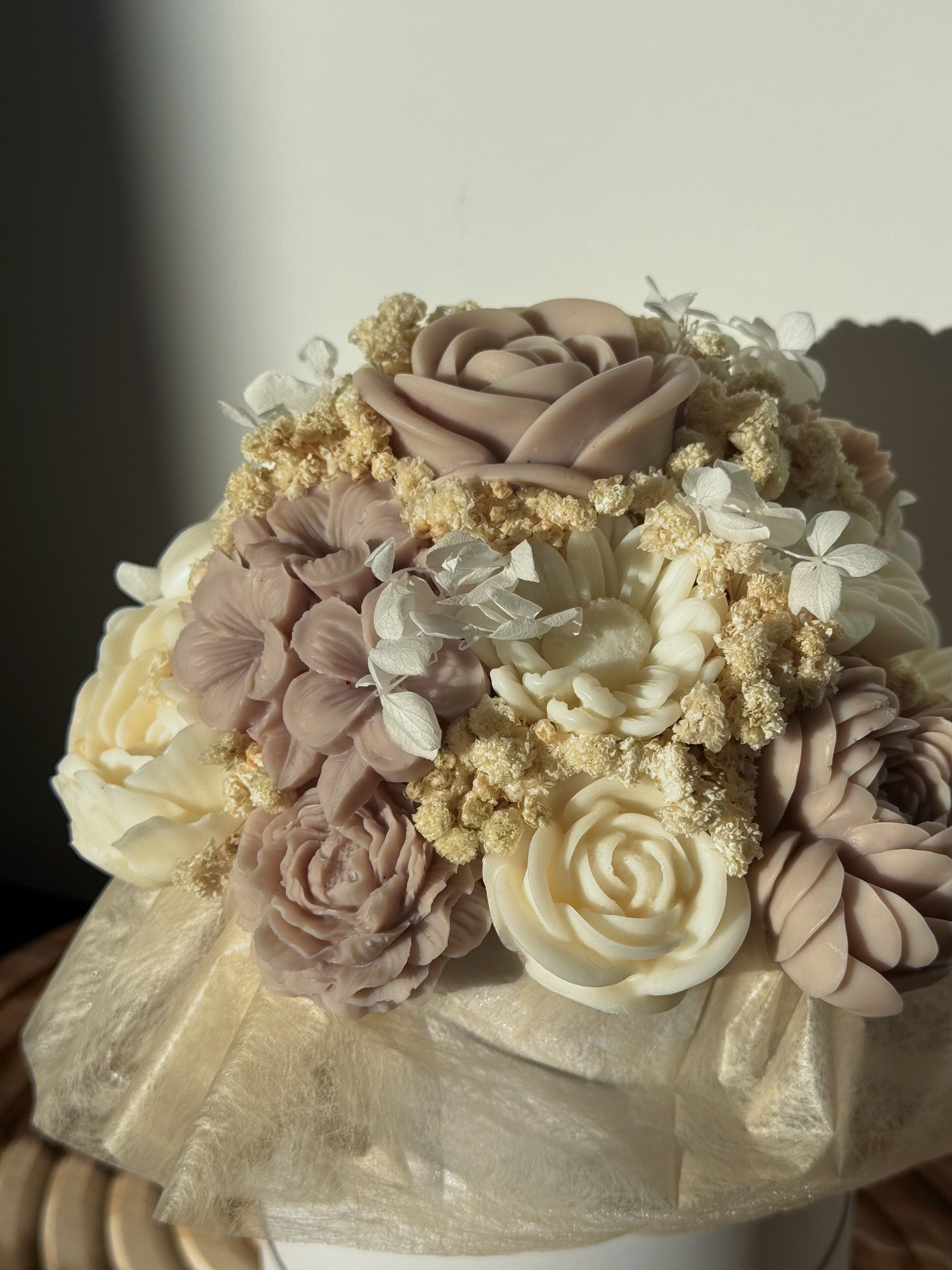 Wachsblumenstrauß „Leni“ - creme/taupe
