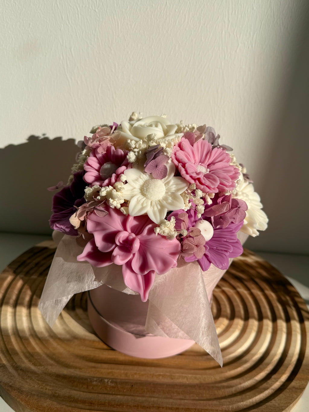 Wachsblumenstrauß „Berry Bloom“