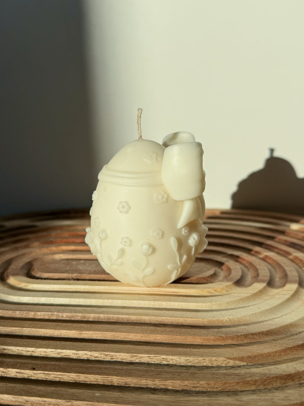 Standkerze „Osterei mit Schleife“