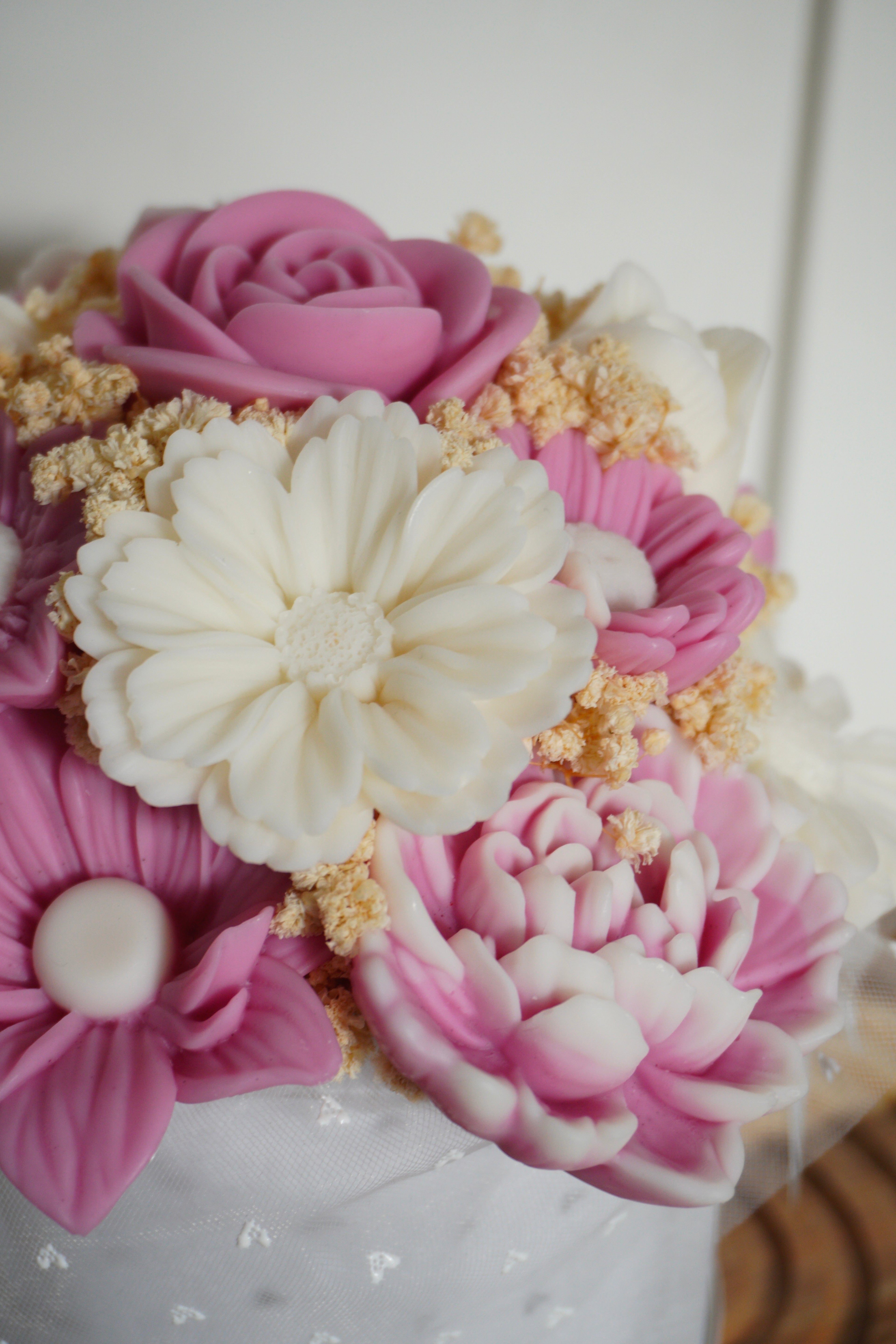 Wachsblumenstrauß „luneah“ - creme/fuchsia