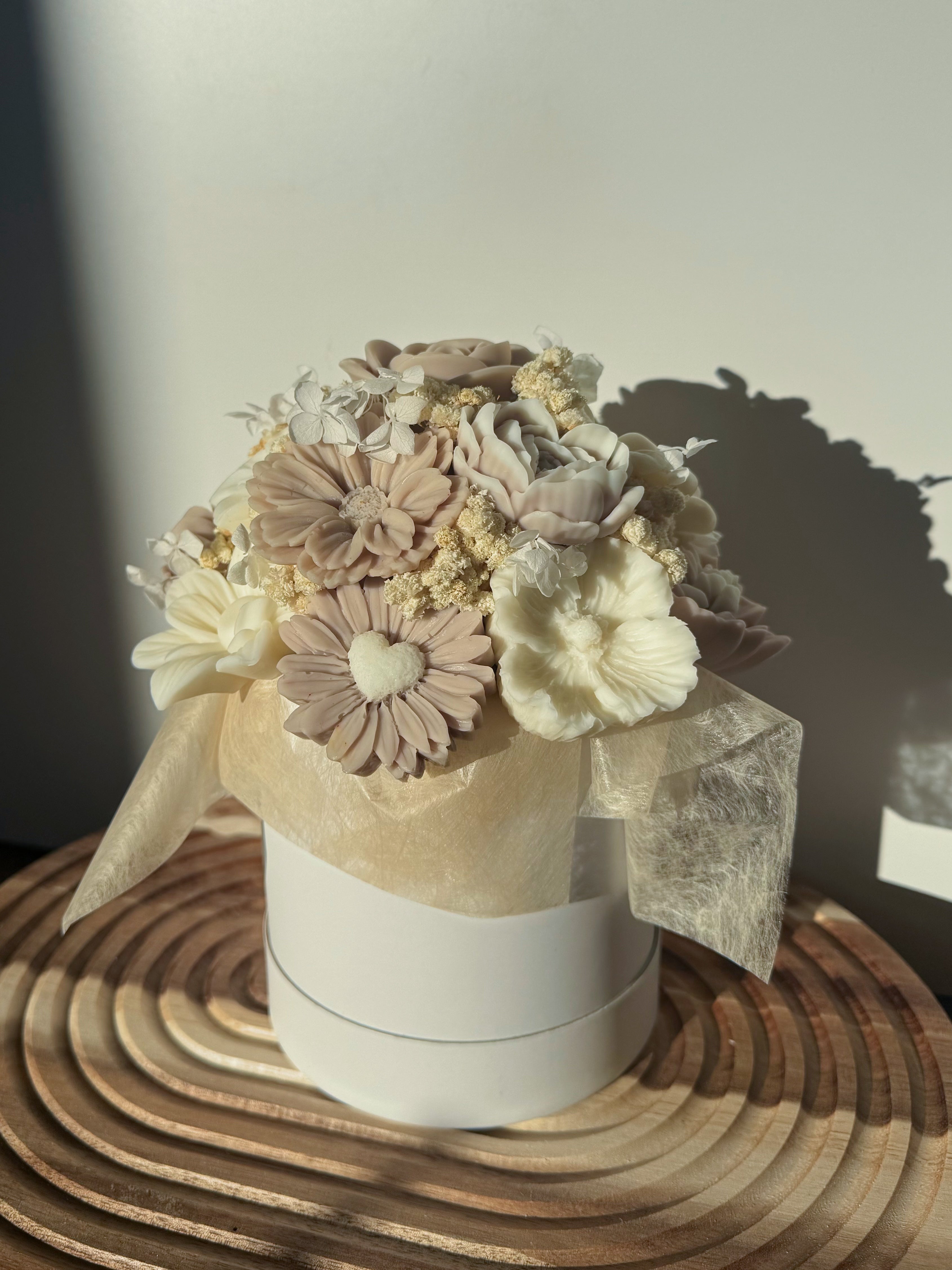 Wachsblumenstrauß „Leni“ - creme/taupe